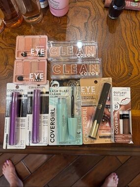 COVERGIRL 9 Piece Brand New Makeup Assortment